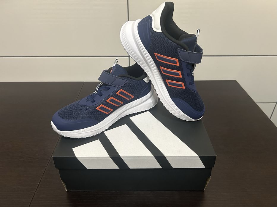 Adidasi Adidas baieti Nr. 34