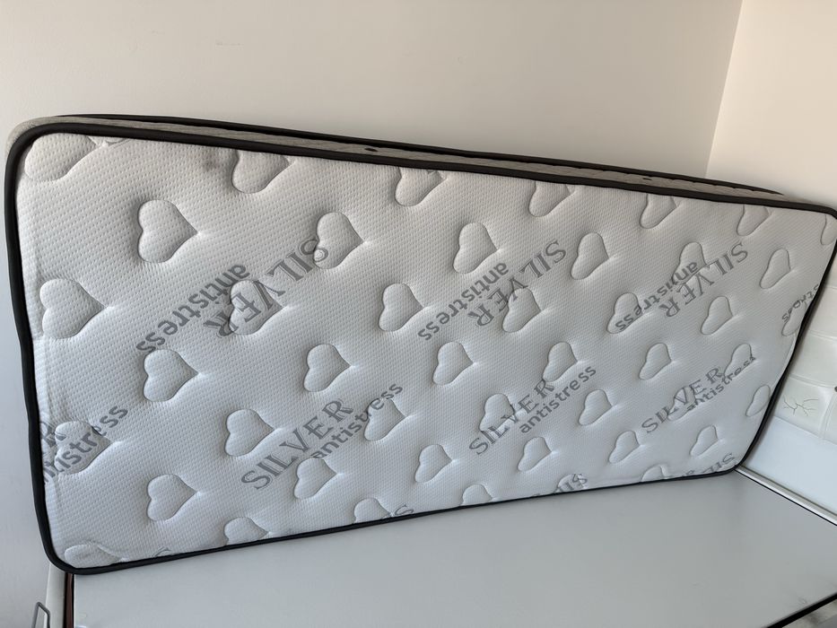 Pat de o persoană cu saltea antistres – 90x200 cm