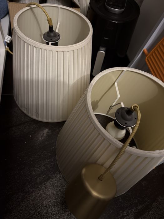 Vand 2 abajur se vand ambele la pretul afisat