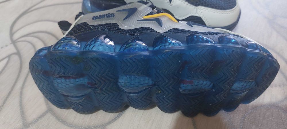 Кроссовки 29 размер.Туфли.