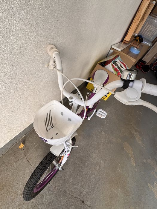 Bicicleta de fetite aproape noua