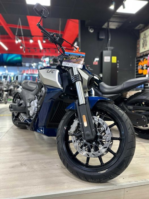 Motocicleta Benda LFC 700 (676cc, 80cp, 4T-4 in linie, roata  310mm)