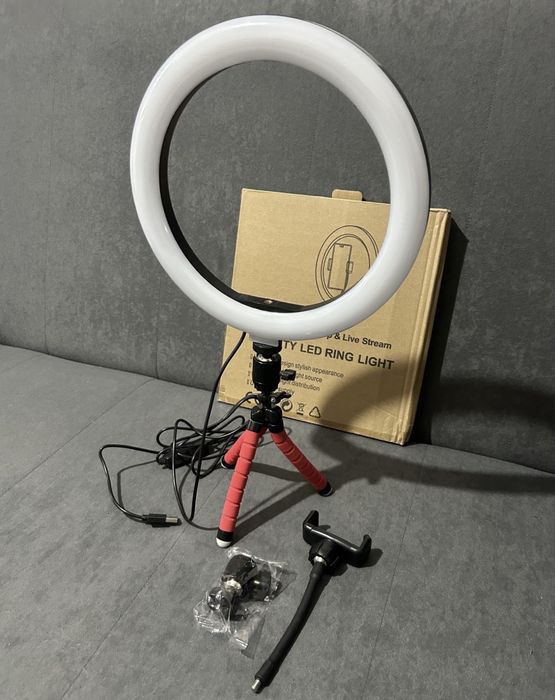 LED ринг лампа.