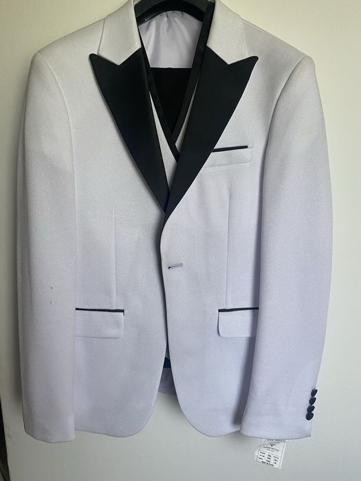 Se vinde costum cununie civila/nunta