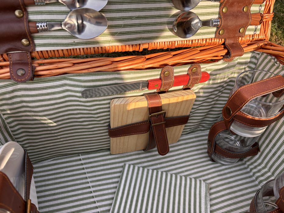 Cos picnic pentru 2 persoane din rachita naturala