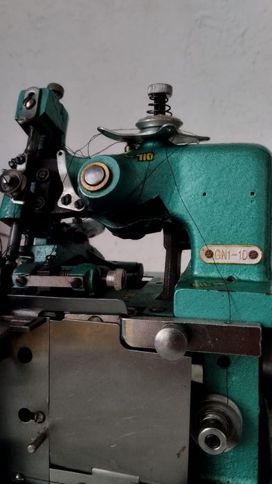 Продаю трёхниточный оверлок