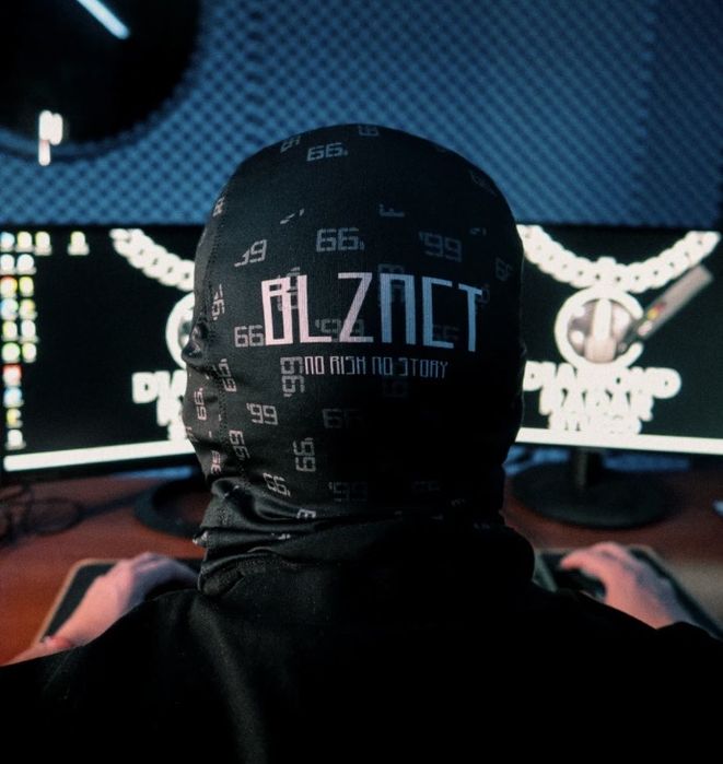 Черна маскa на Blznacite