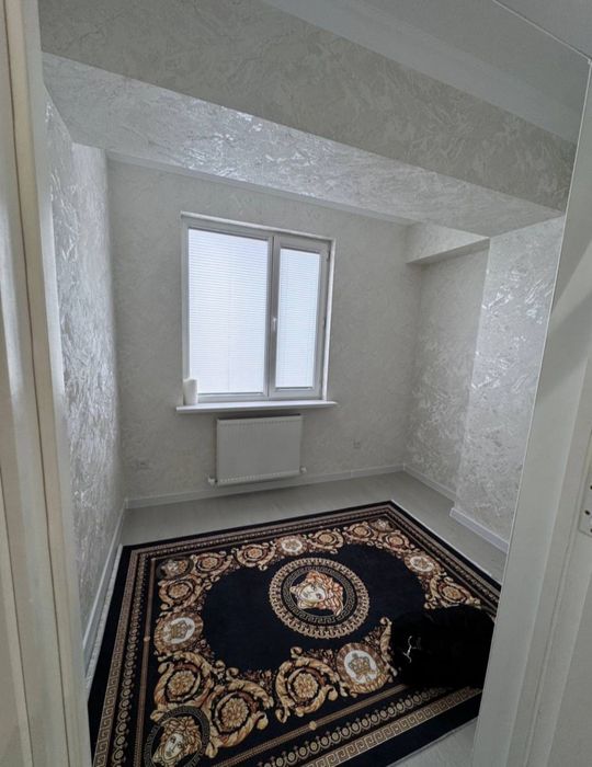 Yangi choshtepada kv sotiladi 2 xonalik 3 xona qilingan  metroga 5 min