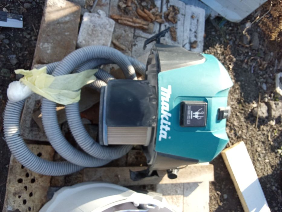 Макита почти нова