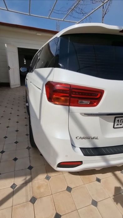 Срочно продается Kia Carnival 2019 года