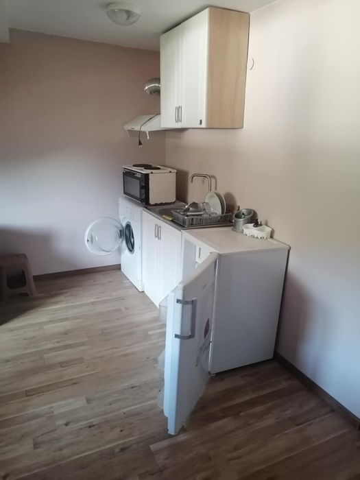 Дава се под наем Едностаен апартамент в Враца, Център - 30 кв.м за 127.5 € - Снимка #1