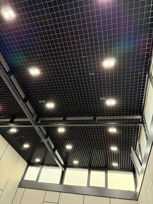 Griliato grilyato rechniy kassetniye armstrong padvesniye potolki