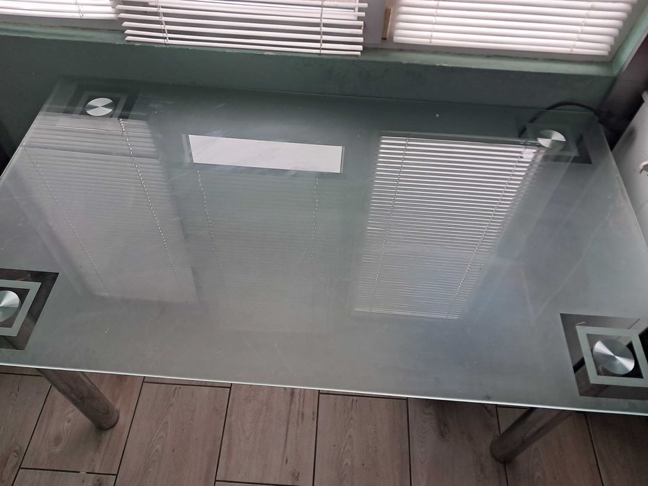 Голяма Стъклена маса