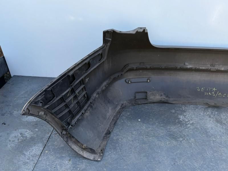 Bara spate Volkswagen Jetta 5