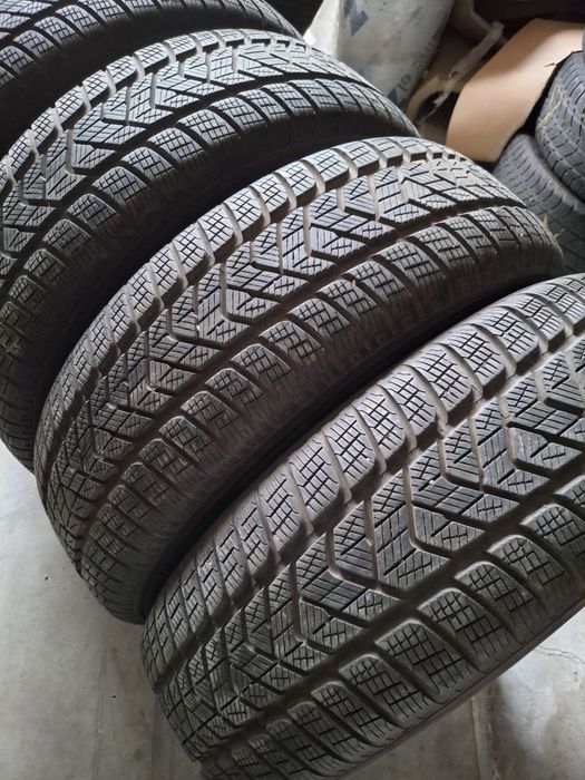 4 Anvelope de iarnă 215 65 r17 Pirelli