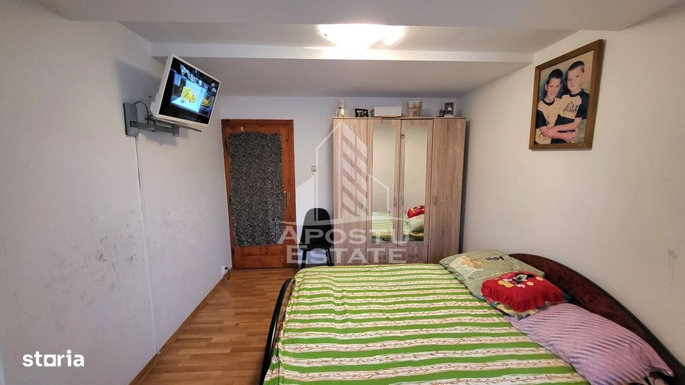 Apartament decomandat,4 camere,2 bai,etaj 2 Calea Lipovei