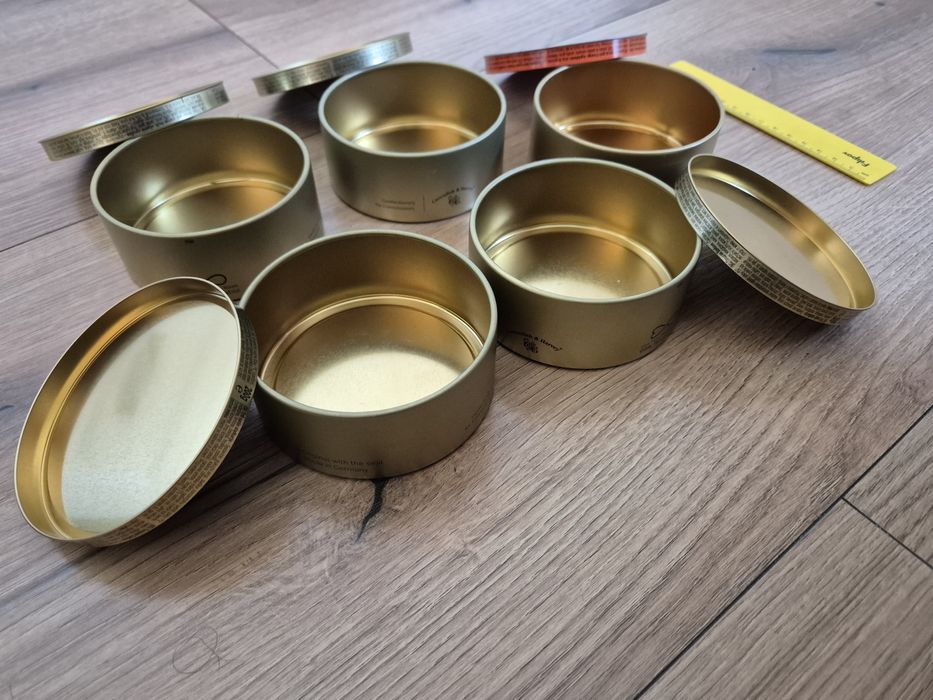 Кутии метални от бонбони.