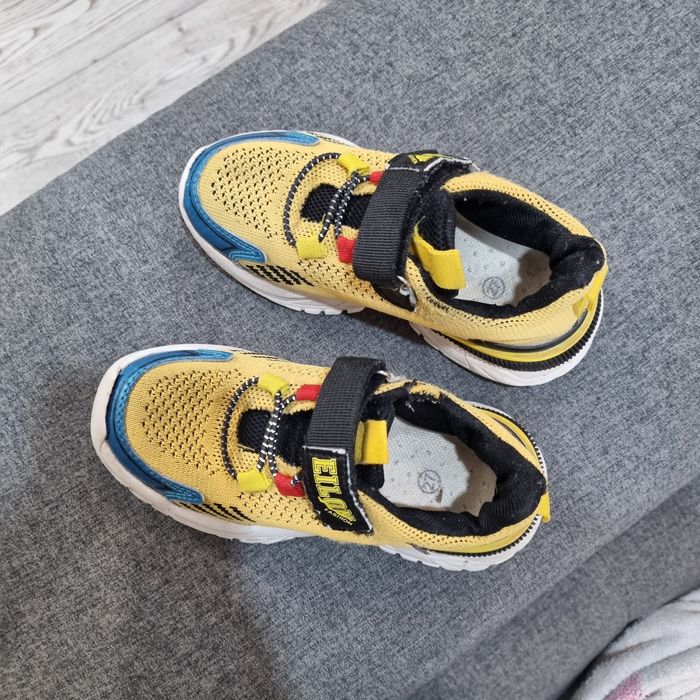 Кроссовки детские продам