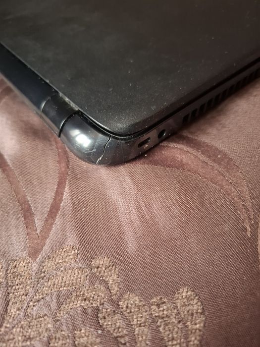 Vând laptop HP I5 gen5l 5