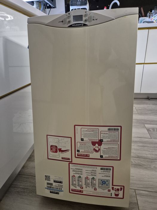 Centrala Ariston Cares Premium 24 EU