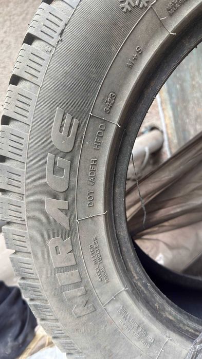 Зимние шипованные шины комплект