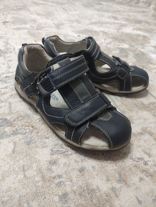Продам сандалии на мальчика