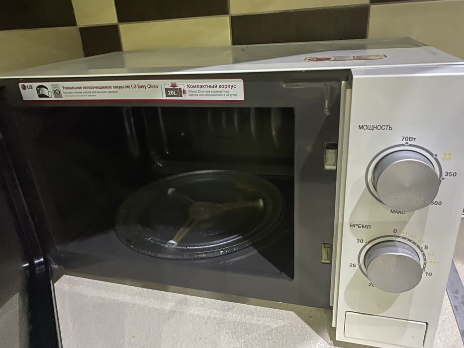 Продается микроволновая печь LG MS-2022D