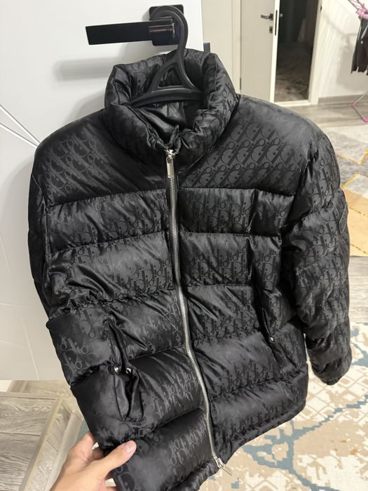 Куртка пуховик диор.