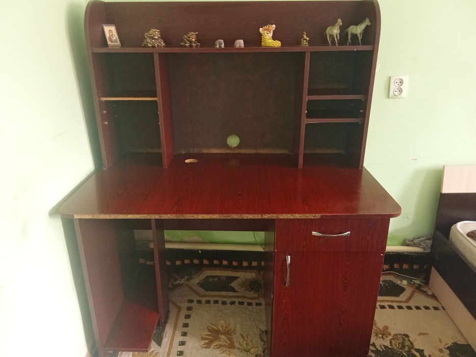 Продам компьютерный стол