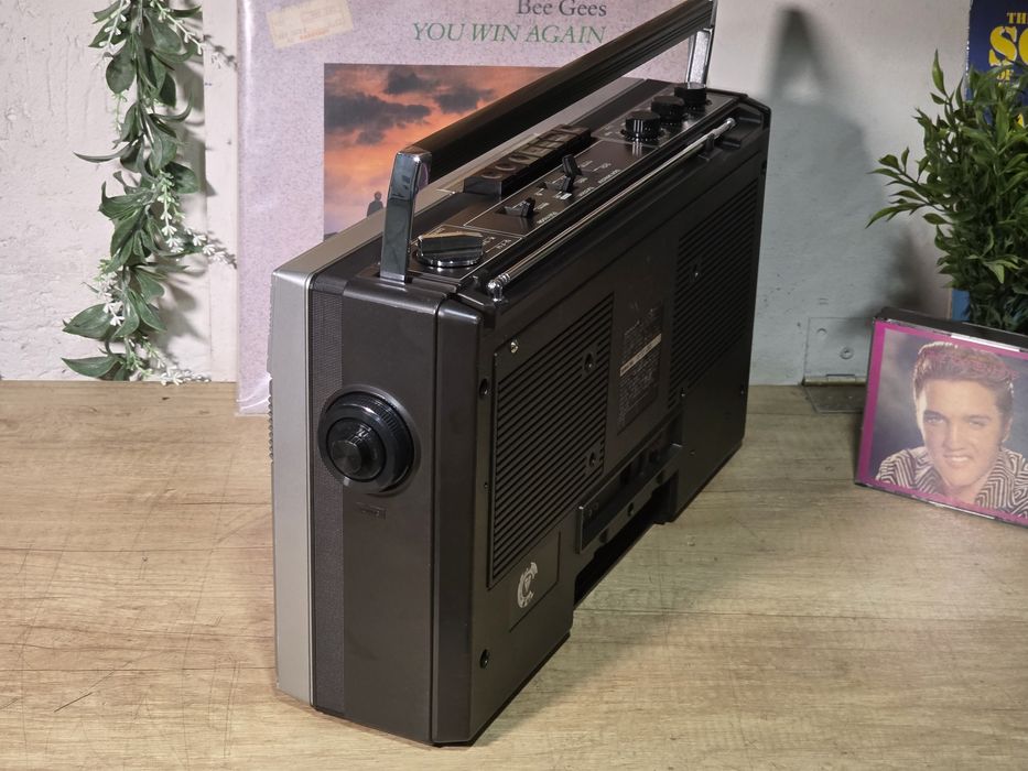 Boombox SHARP GF-6060, radio casetofon retro, servisat.made in Japan