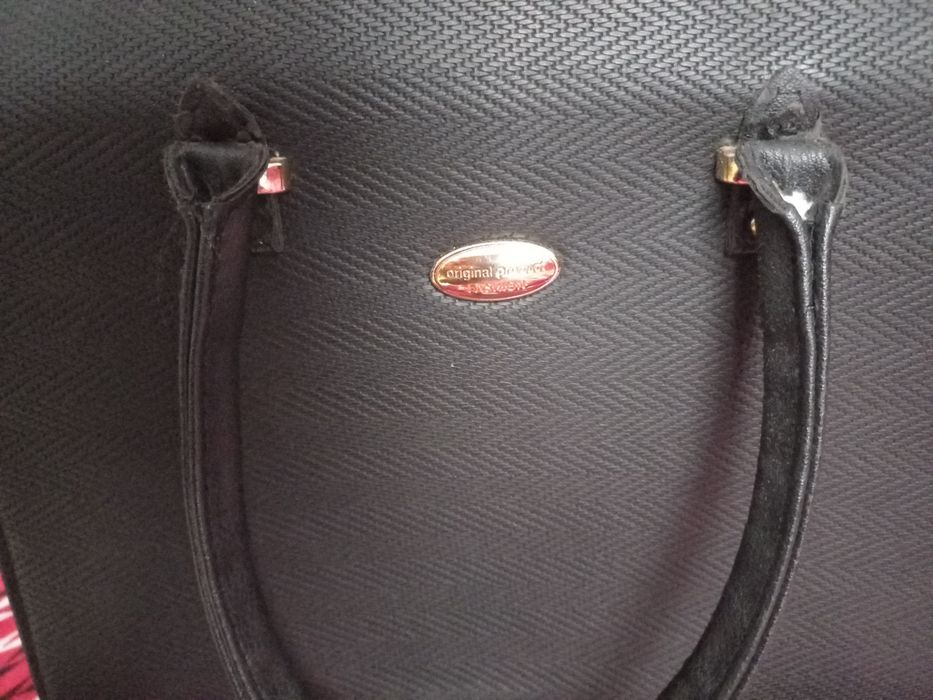 Дамска черна чанта