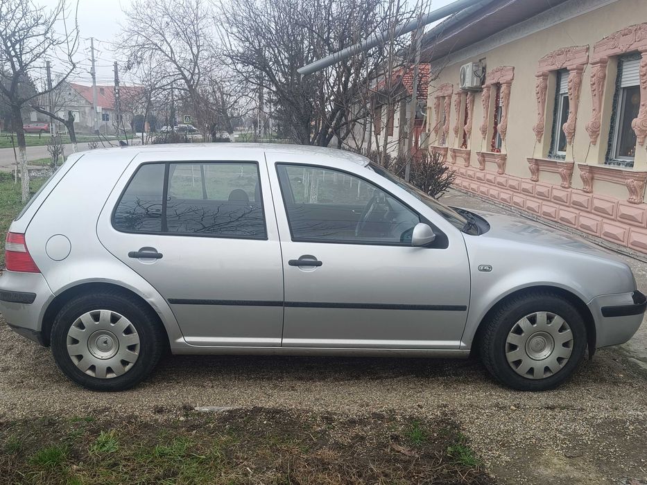 Vând Golf 4 1.4 benzina