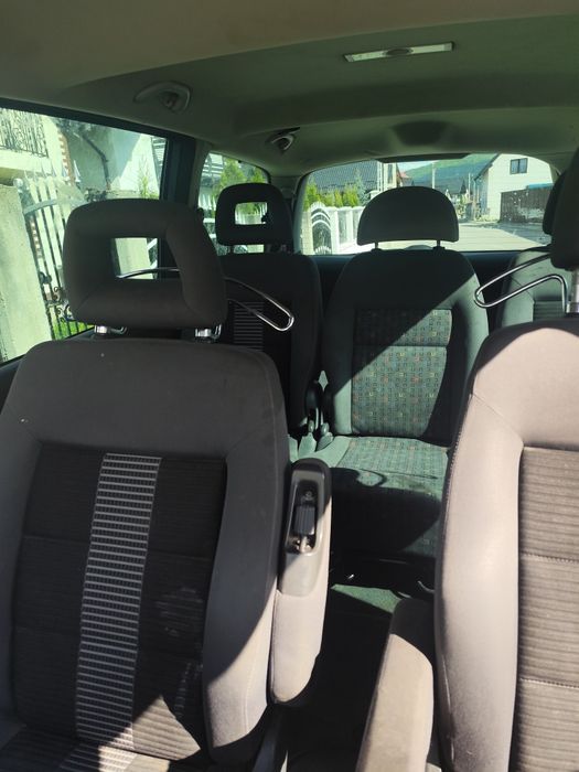 Vând Sharan 2.0 tdi