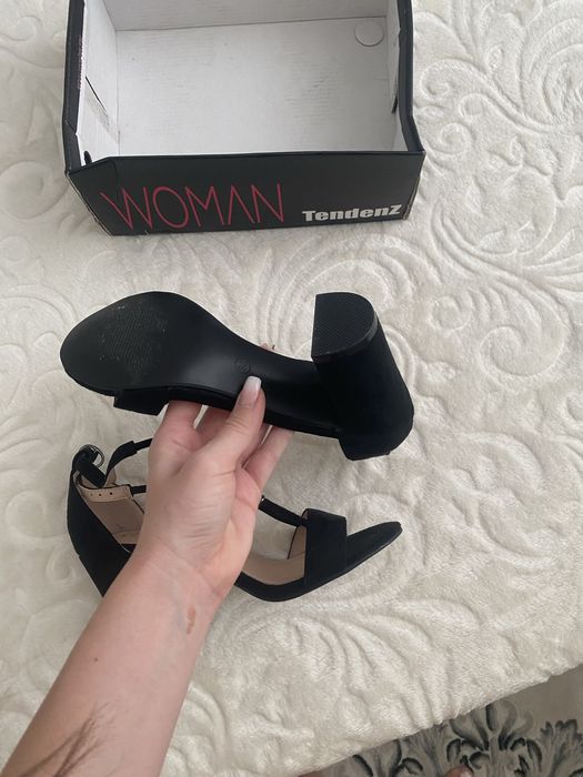 Обувки от Tendenz