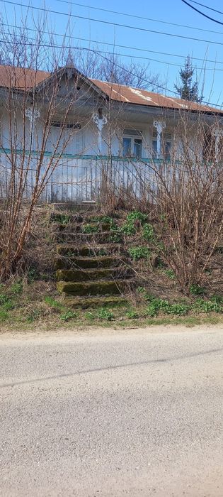 Vand casa +teren aferent 2500 mp