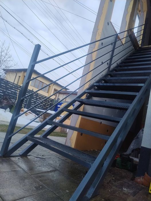 Scara exterioara fier