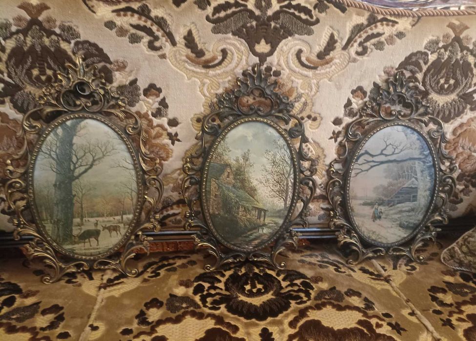 Продам картины шелкография в бронзовой рамке.