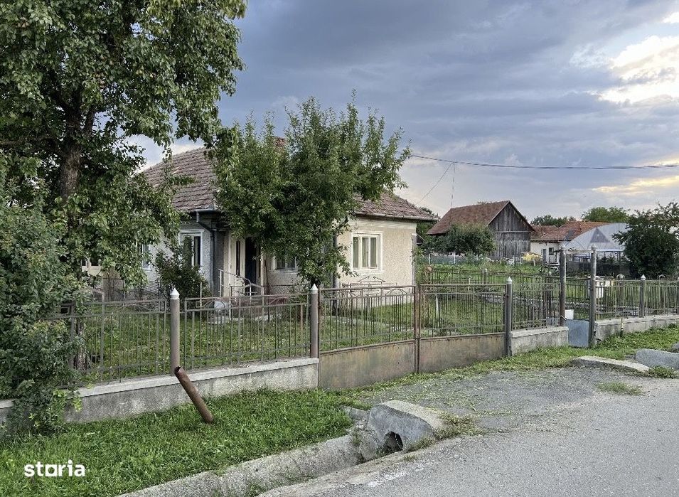 Casa in centrul Bontida, la 200 m de Castelul Banffy, teren 1.642 mp