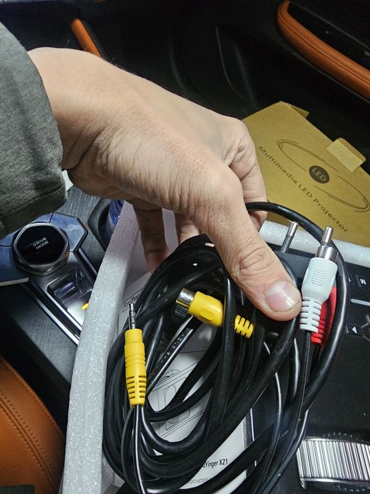 Проектор можно подключить с телефона