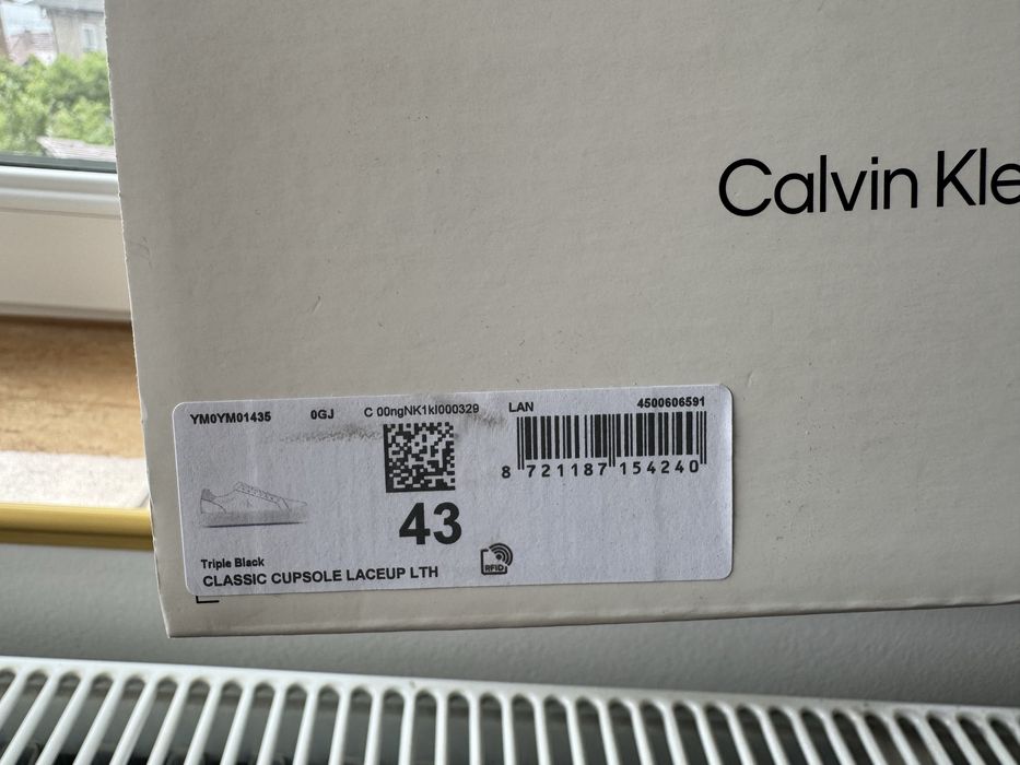 Calvin Klein обувки