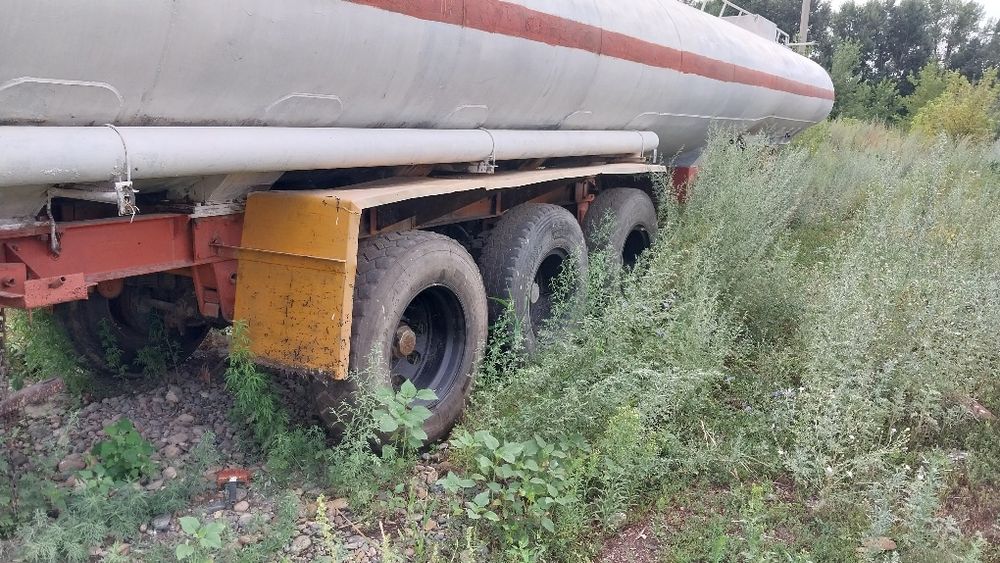 Продам полу прицеп, цистерна