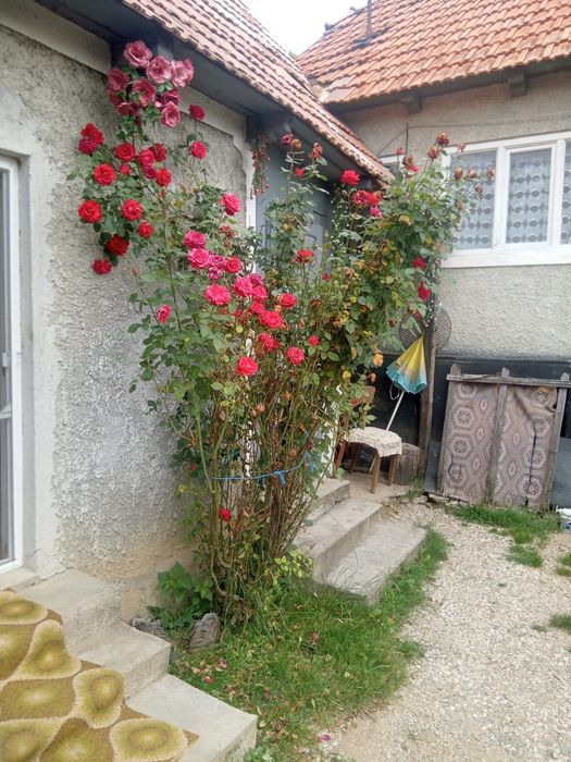 Casă la țară de închiriat