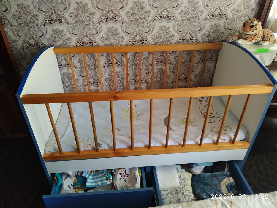Продаётся детская кроватка