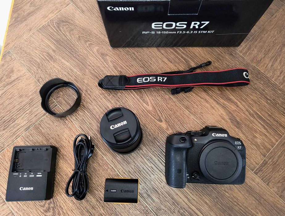 Canon EOS R7 + obiectiv RF 18-150mm