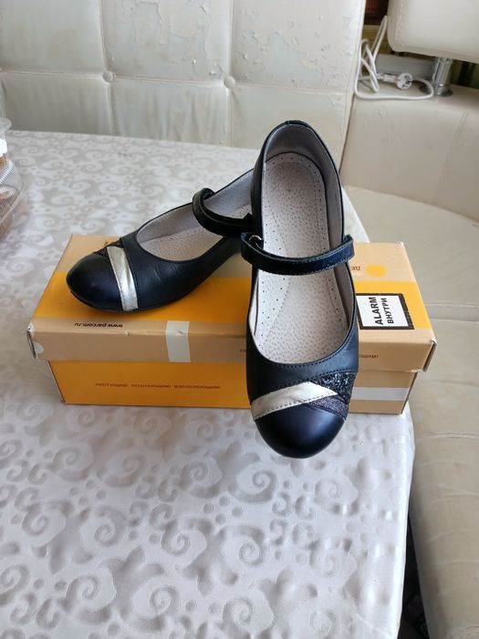 Продам кожаные туфли для девочки