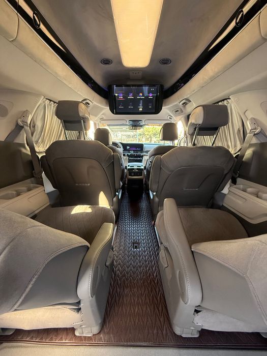 Kia Carnival Hi-limousine