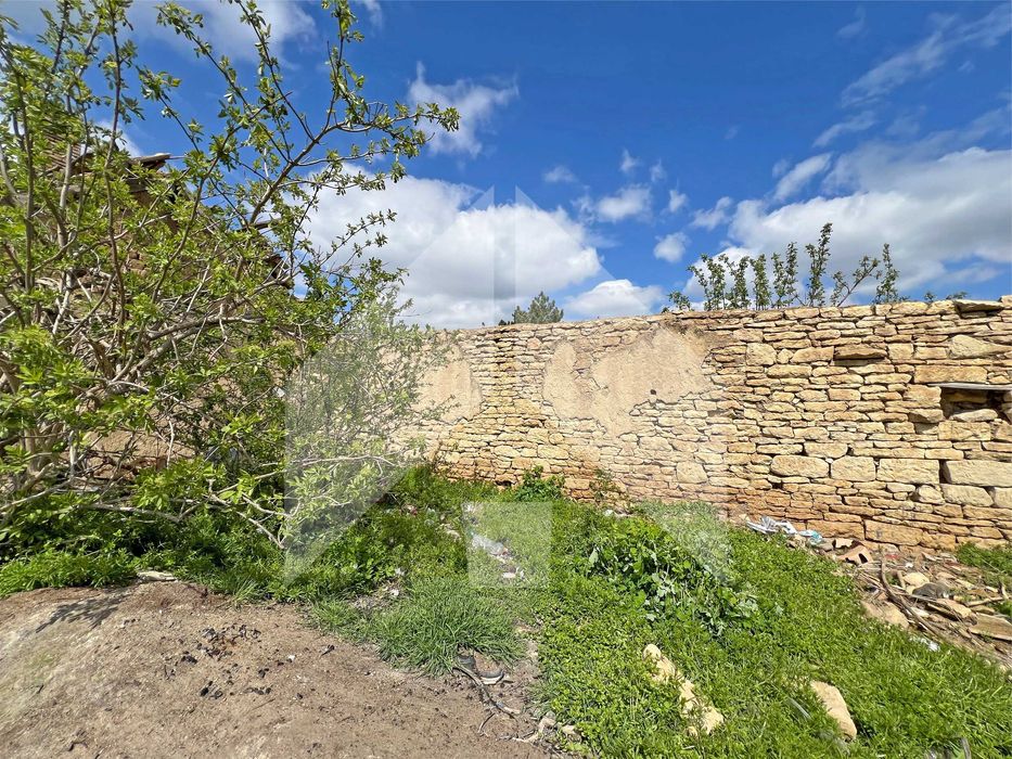 Продава тухлена селска къща в с. Мировци (общ. Нови пазар, обл. Шумен)