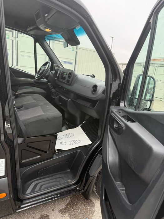 Mercedes-Benz. Sprinter