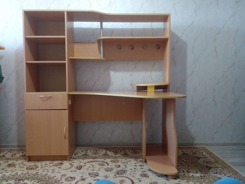 Стол компьютерный