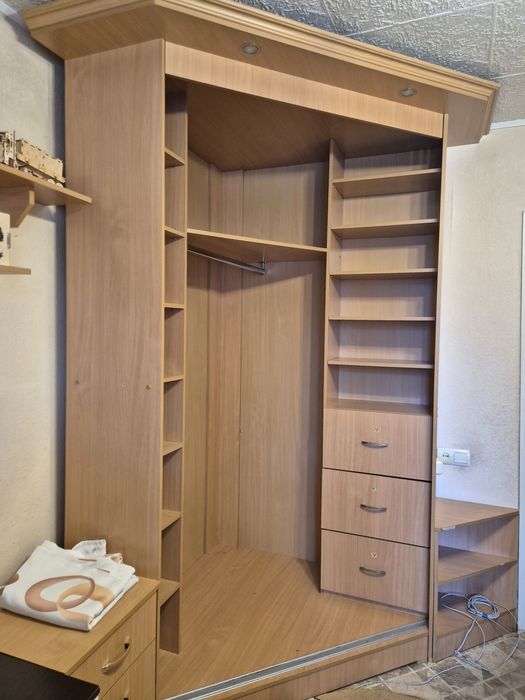 Продам шкаф угловой